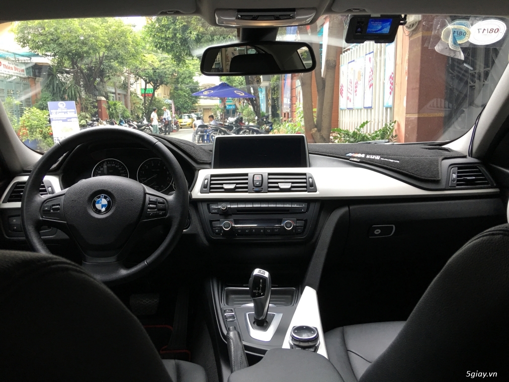BMW 320i Model 2015 full option trắng Ngọc Trinh - 2