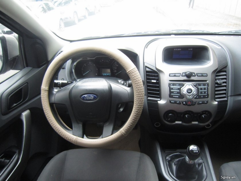 Bán xe Ford Ranger XLS 2015 màu bạc - 1