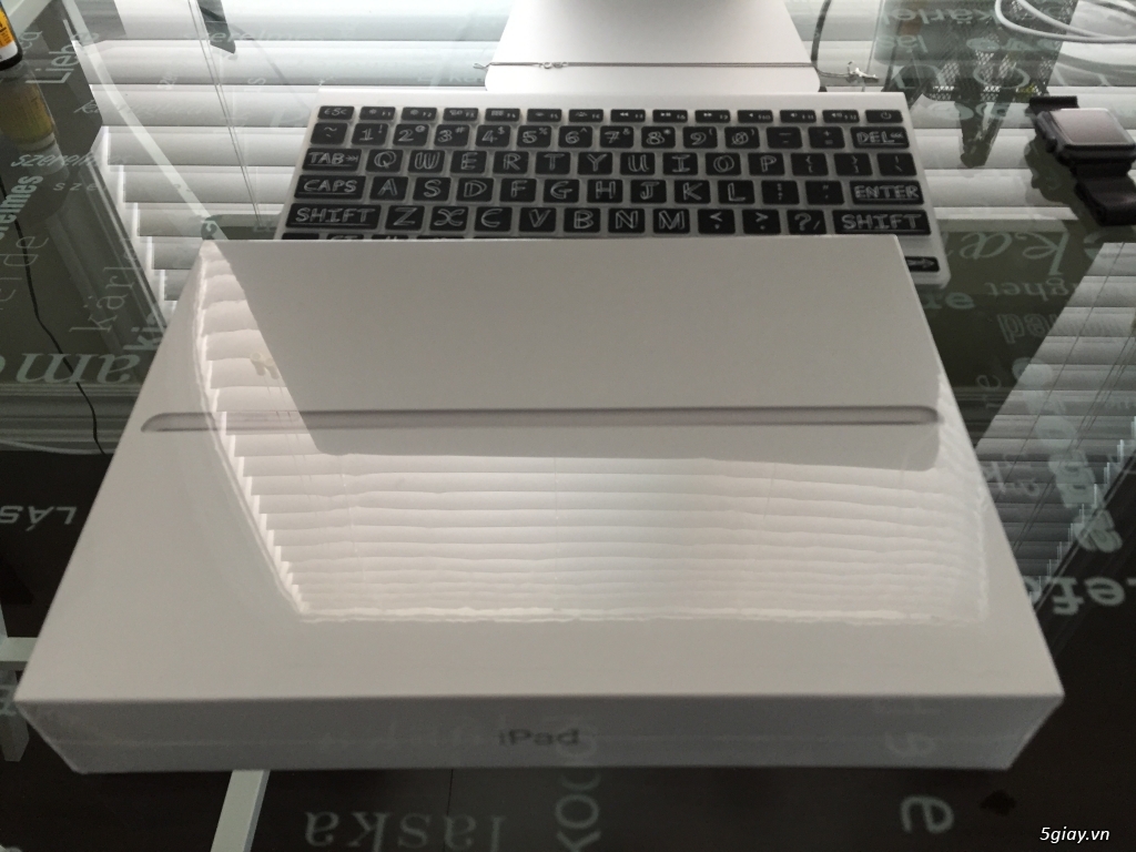 New iPad Gen 5th ( 2017 ) 9.7 32GB mới nguyên seal , chưa ACTIVE - 1