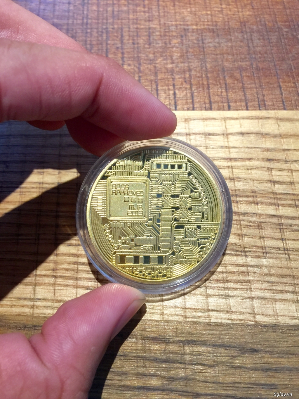Đồng tiền BITCOIN mạ vàng (đường kính 40cm) - 3