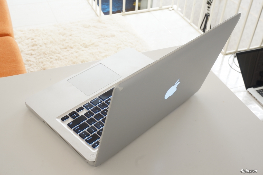 MacBook Pro MC700 2011/ 13.3/ i5 2.3/ 320Gb/ 4gb - 2