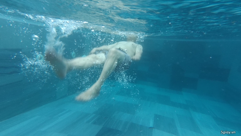 Htc re camera quay dưới nước - 1