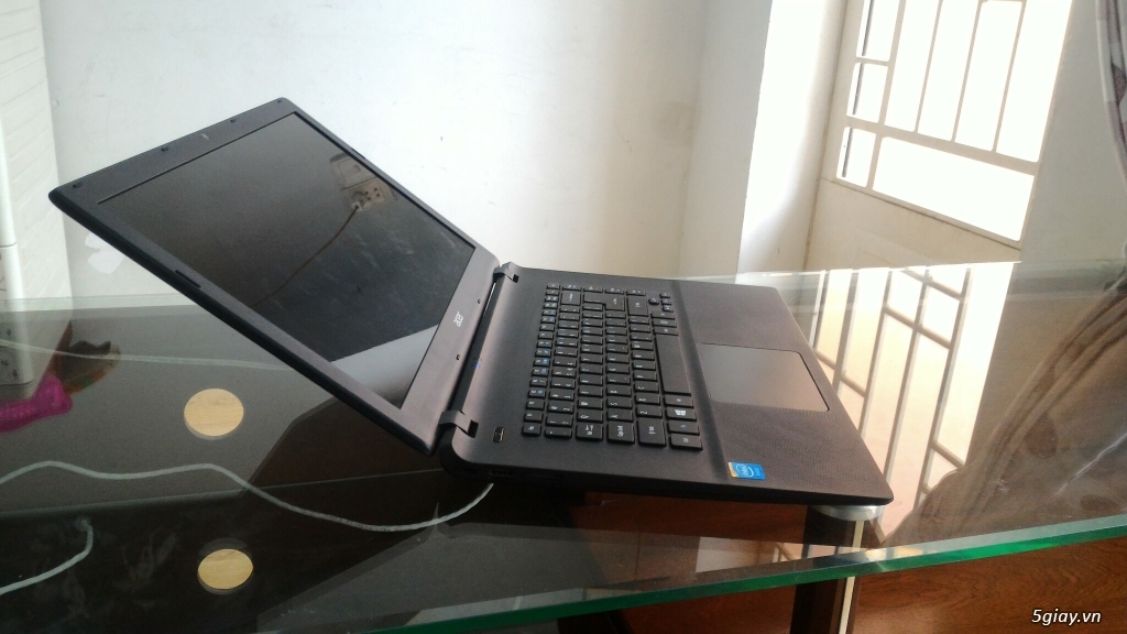 Acer aspire ES1-511: N2930/ram 2gb/hdd 500gb. Máy đẹp leng keng.Pin 4h - 2