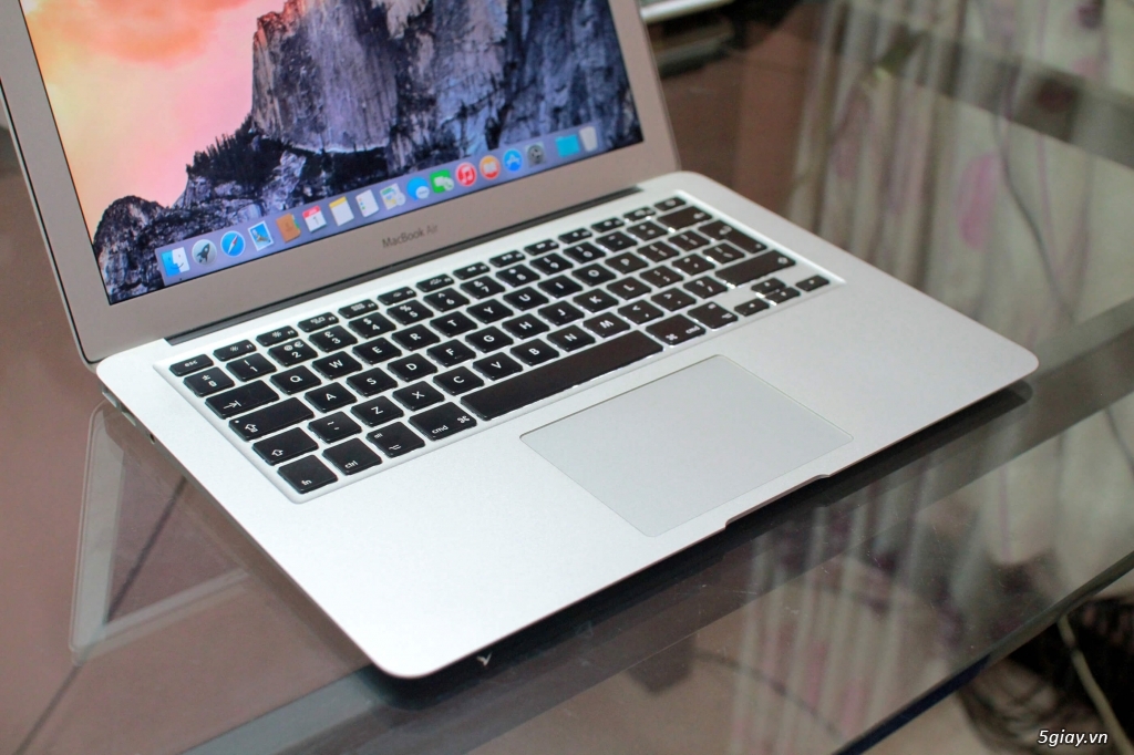 Macbook Air 2011 MC966 13 – Core i7 / Ram 4GB / SSD 256GB / Ảnh thật