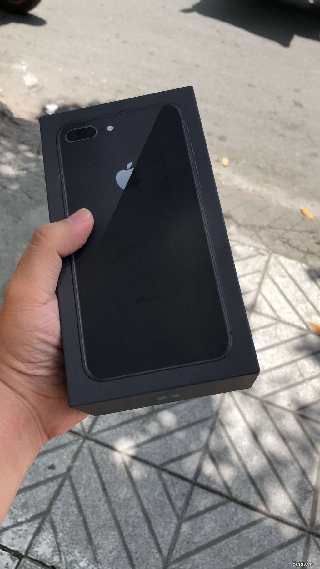 Iphone 8 Plus Đen 64GB NGUYÊN SEAL FULLBOX xách tay Singapore - 1