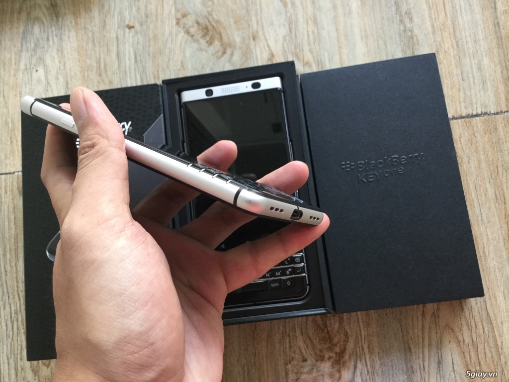 Blackberry keyone - 1