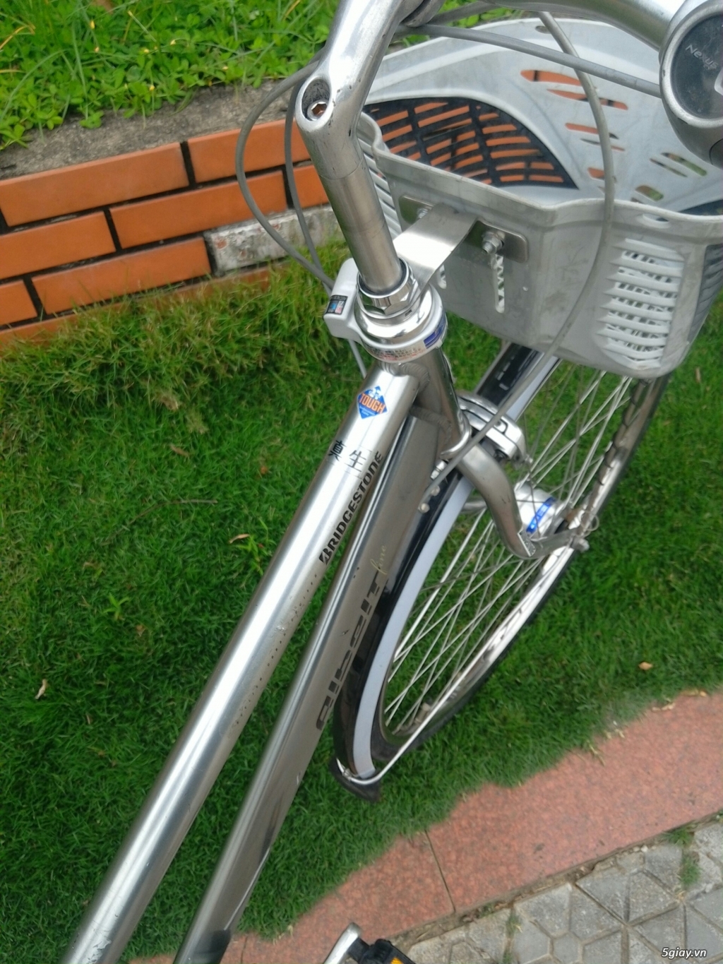 Xe đạp Bridgestone bạc - Hàng bãi Nhật- Khung nhôm - 27