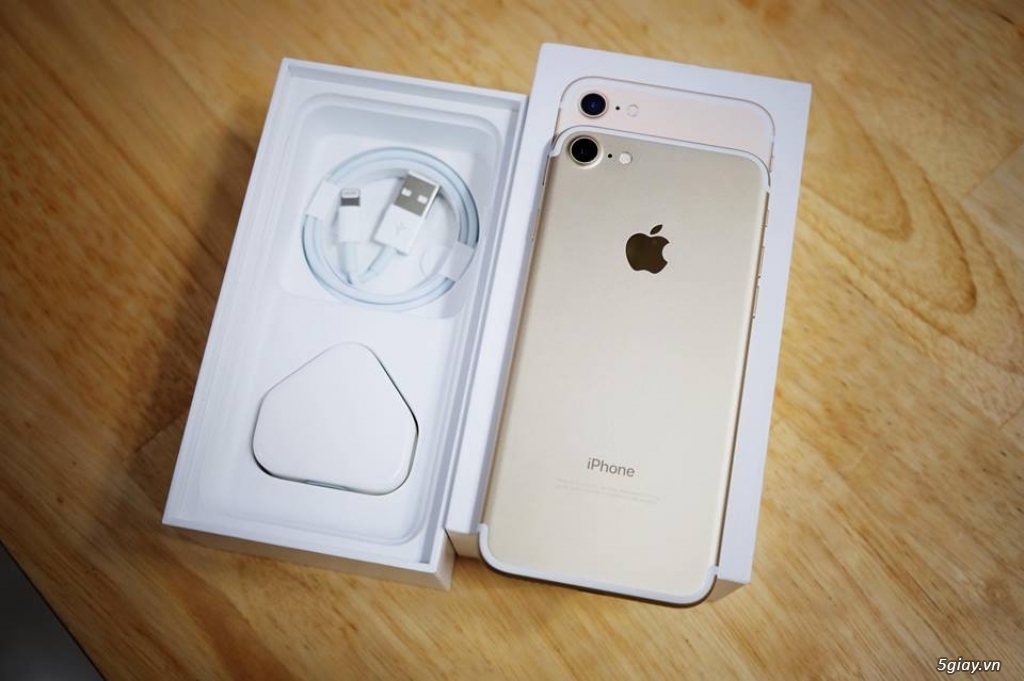 IPhone 7 32G Gold quốc tế Fullbox Đẹp Như Mới.