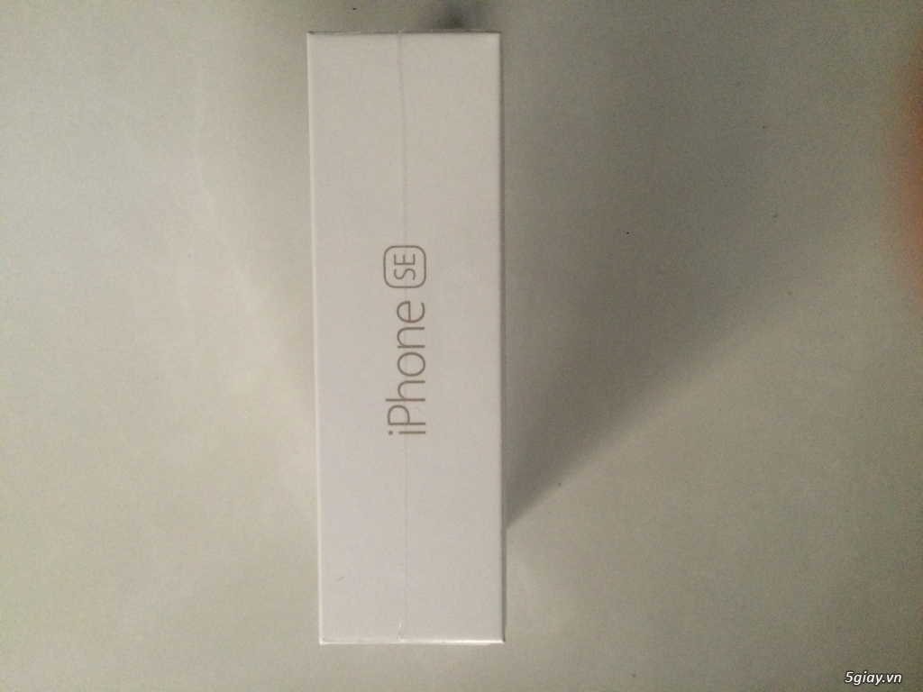 Bán Iphone SE 32GB Gold, Nguyên seal chưa active. - 1