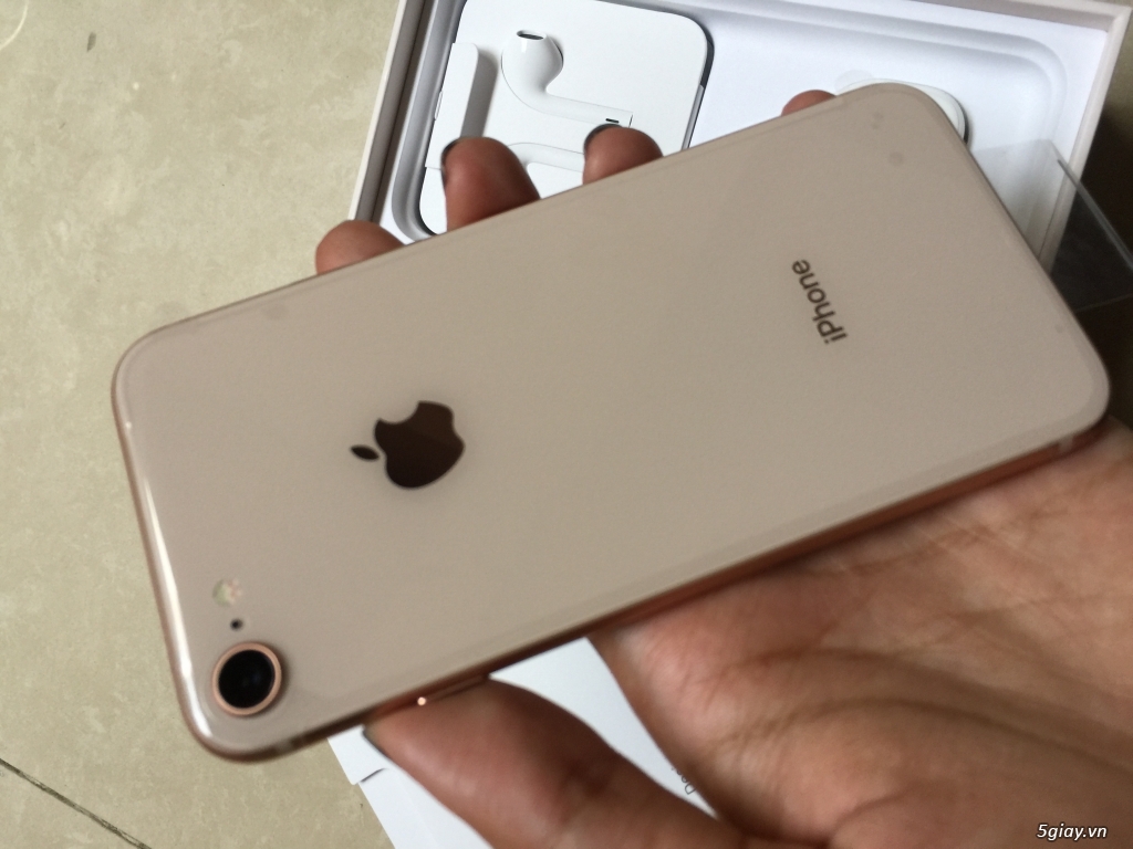 Iphone 8_64GB Gold New