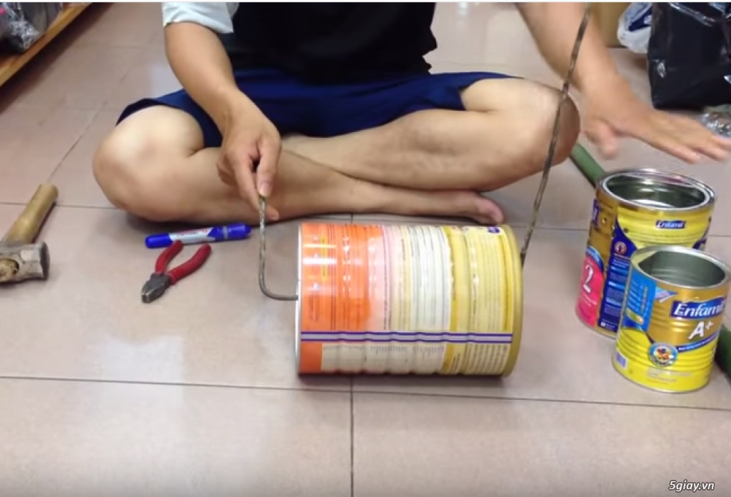 Làm lồng đen bằng lon sữa chơi Trung thu - 3