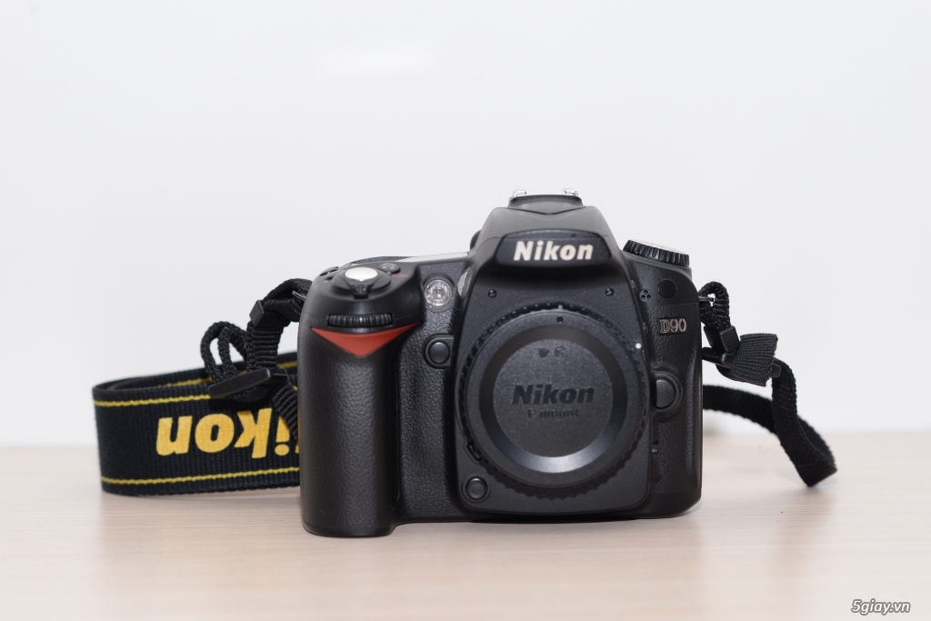 Nikon D90 lens kit 18-108 VR + Tủ chống ẩm Twaipo 38l