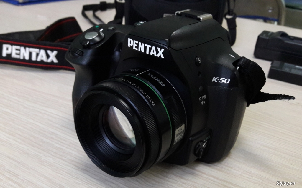 Pentax K50 kèm Lens Pentax 50f1.8. New 97%