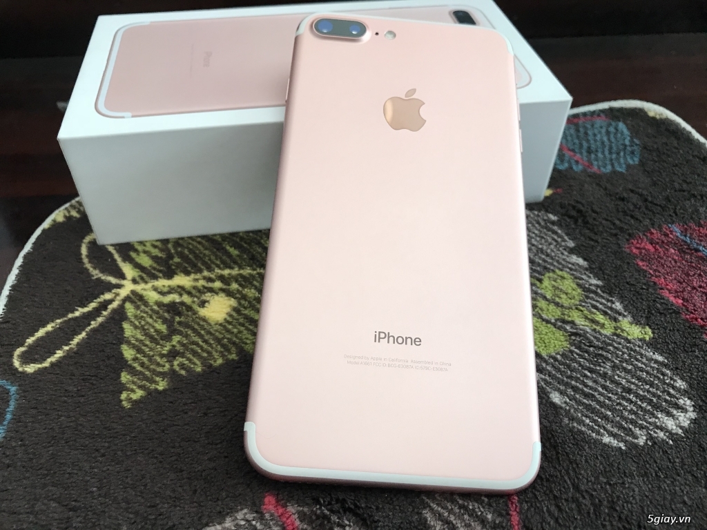 7 Plus 128 1 em Gold 1 em Rose đẹp như siêu mẫu