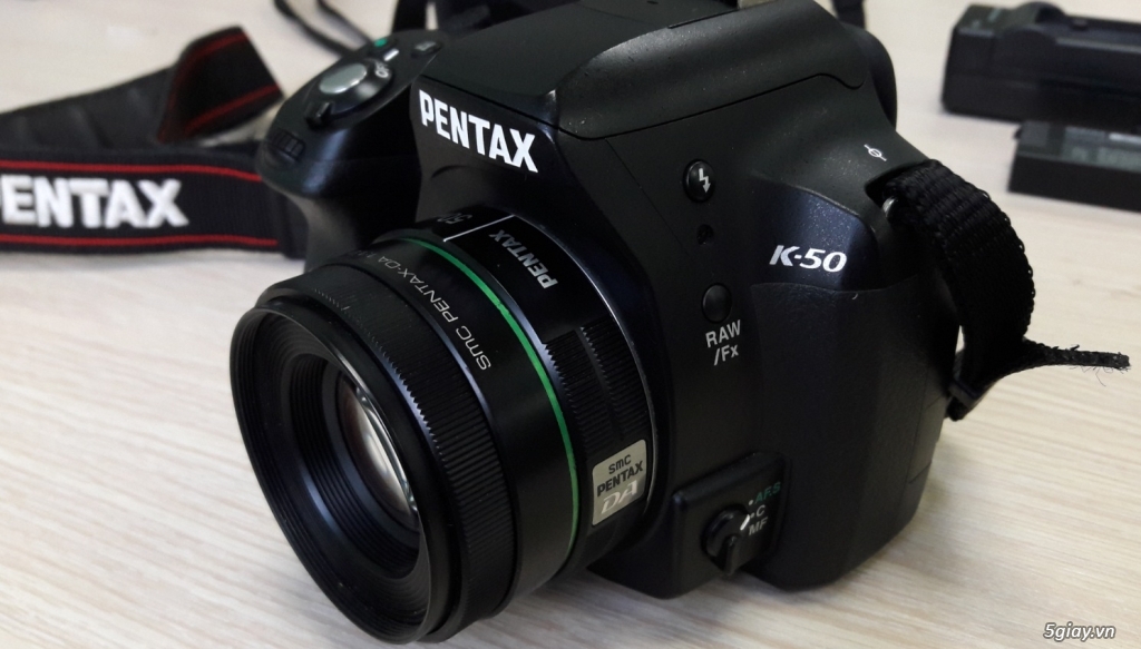 Pentax K50 kèm Lens Pentax 50f1.8. New 97% - 1