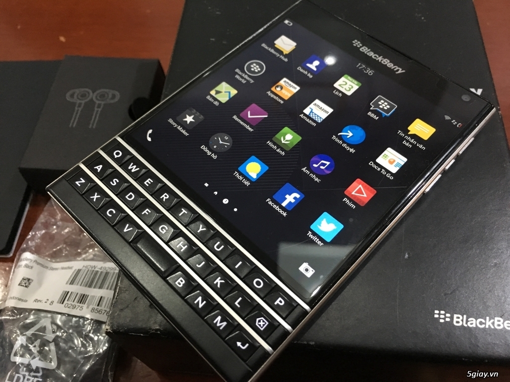 Cần bán Blackberry Passport Like New full box, tặng bao da,2 miếng dán