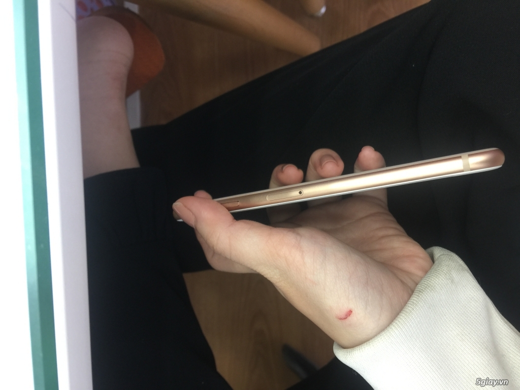 Mình đổi 8plus nên cần để lại cây 8 gold 256gb, mới đập hộp ngày 3/10. - 2