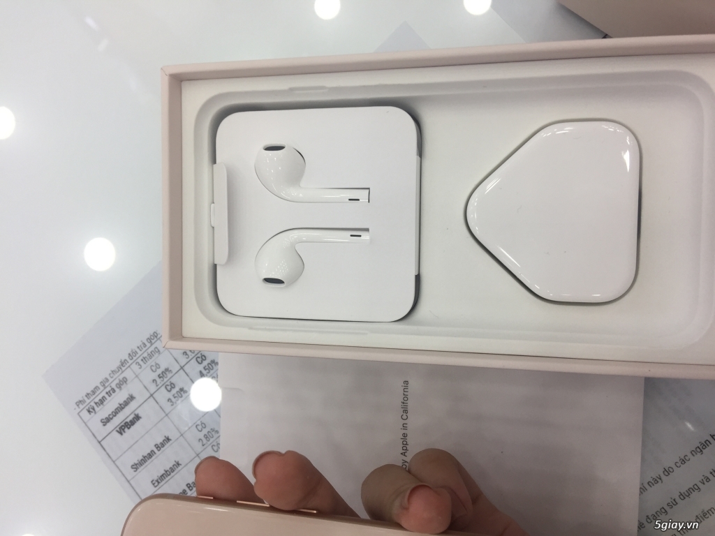 Mình đổi 8plus nên cần để lại cây 8 gold 256gb, mới đập hộp ngày 3/10.