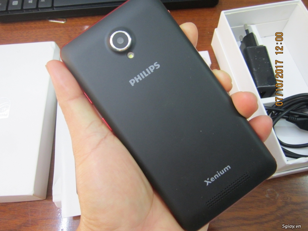 Nokia 5 màu bạc.và philips v377