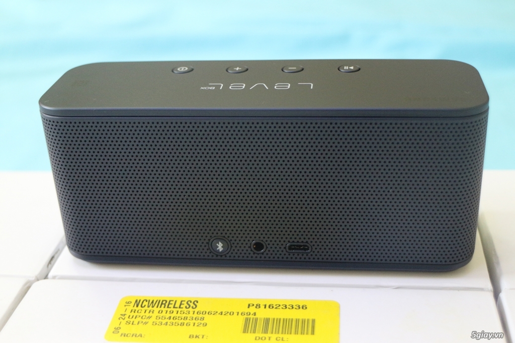 Loa bluetooth Samsung Level Box Mini, tai nghe iphone chính hãng