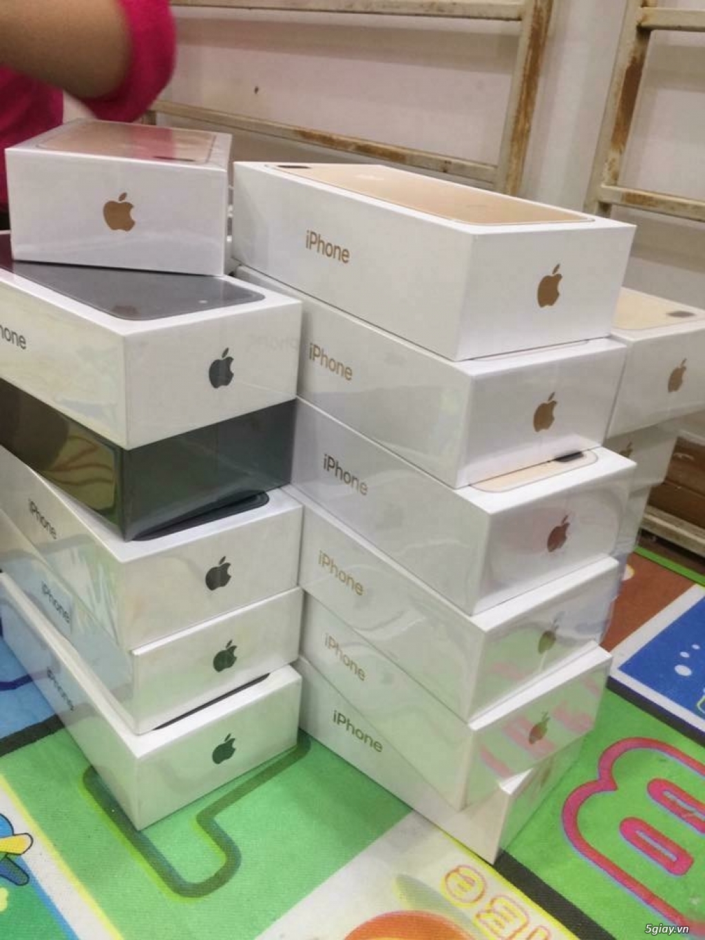 Gom order iPhone bản Mỹ nguyên seal giá cực kỳ tốt.