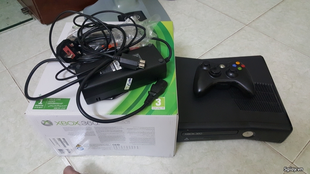 XBOX 360 4GB like new fullbox - 4