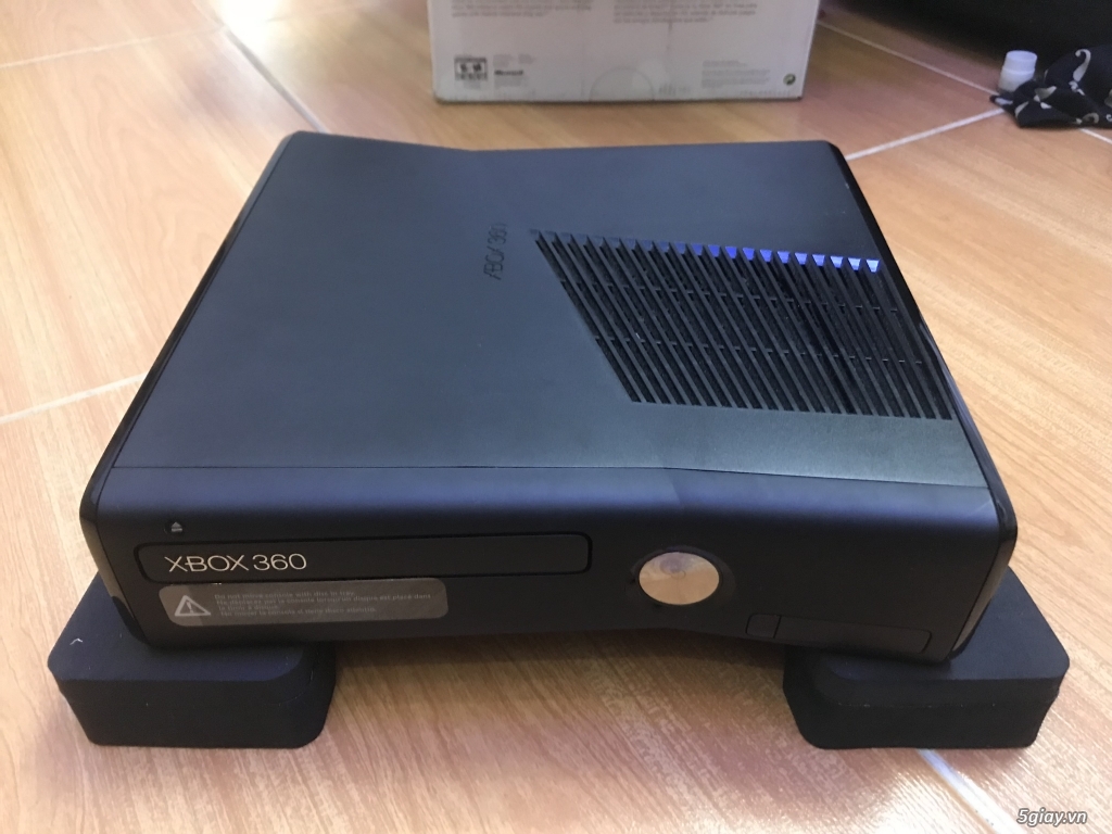 XBOX 360 4GB like new fullbox - 2