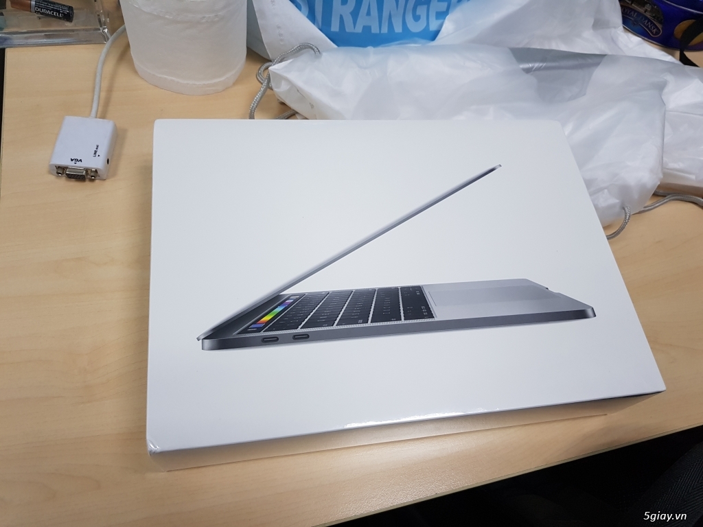 Bán Macbook Pro 2017 mới leng keng nguyên seal - 3