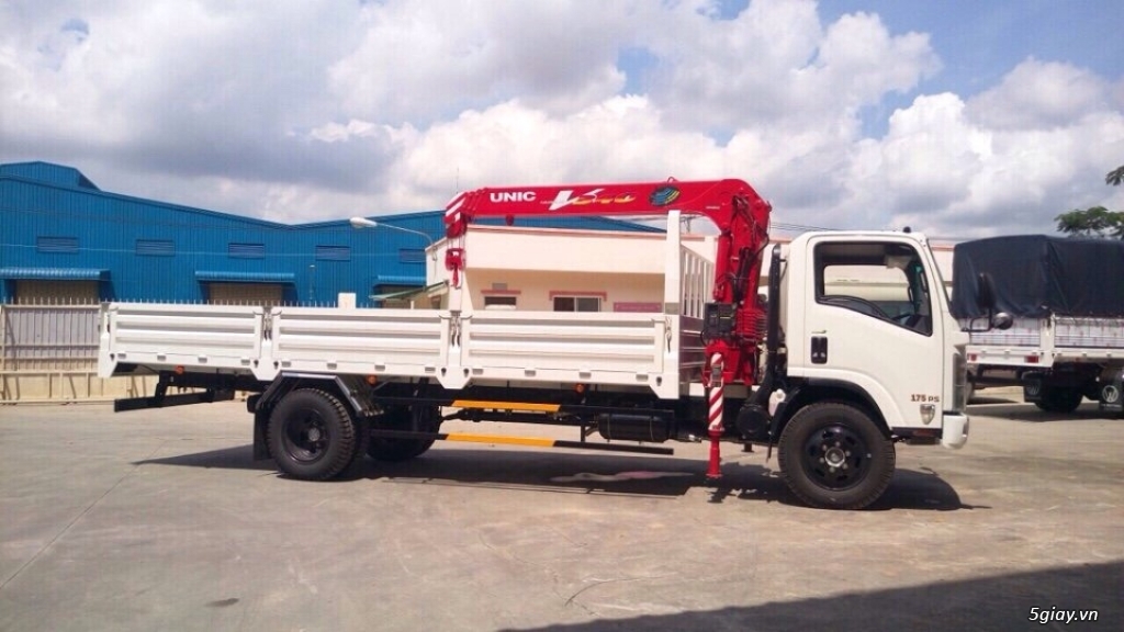 Bán trả góp xe tải Isuzu gắn cẩu 8 tấn VM Vĩnh Phát