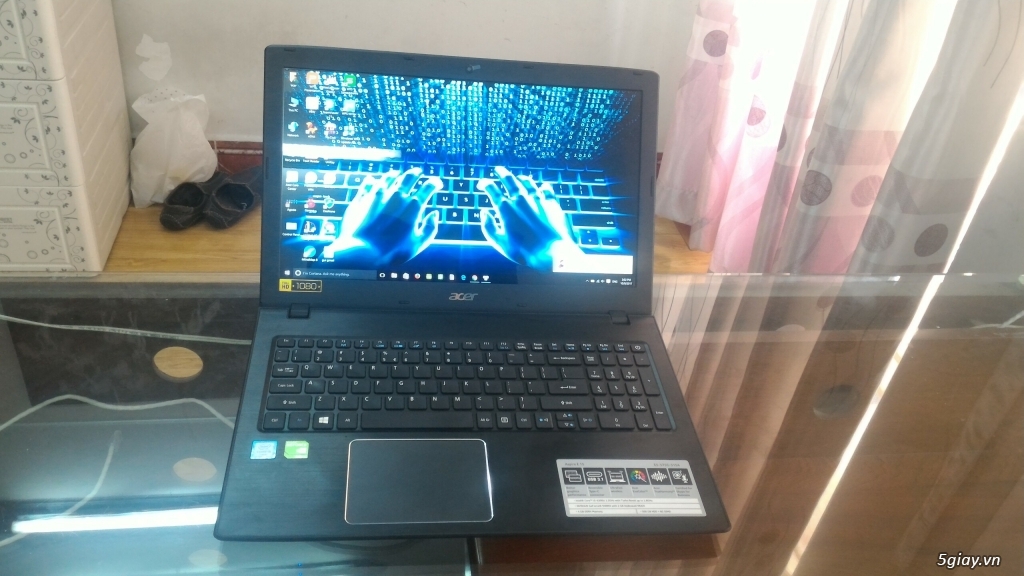 Acer E5 575G : i5 7200u/ 4GB DDR4/ 500GB+ 8GB SSD, VGA 2gb. Full HD - 2