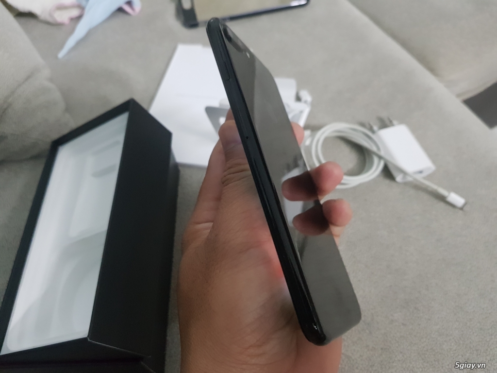Iphone s7 plus 128gb màu đen bóng bh thegioididong tới tháng 4/2018