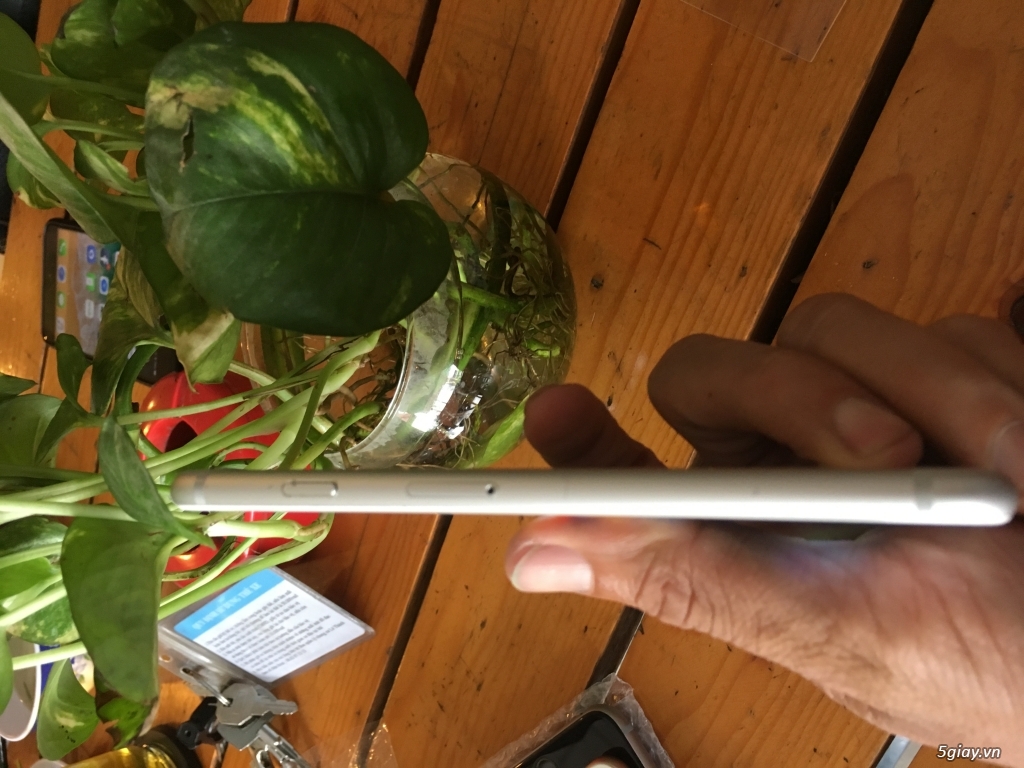 iphone 6s Silver 64gb quốc tế máy zin all con 98% - 2