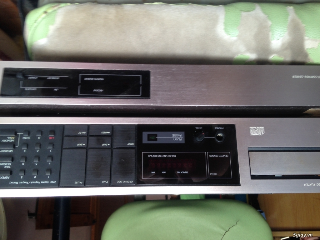 Kyocera DA-610 CX compact disc player & KyoceraRC-101 remote center