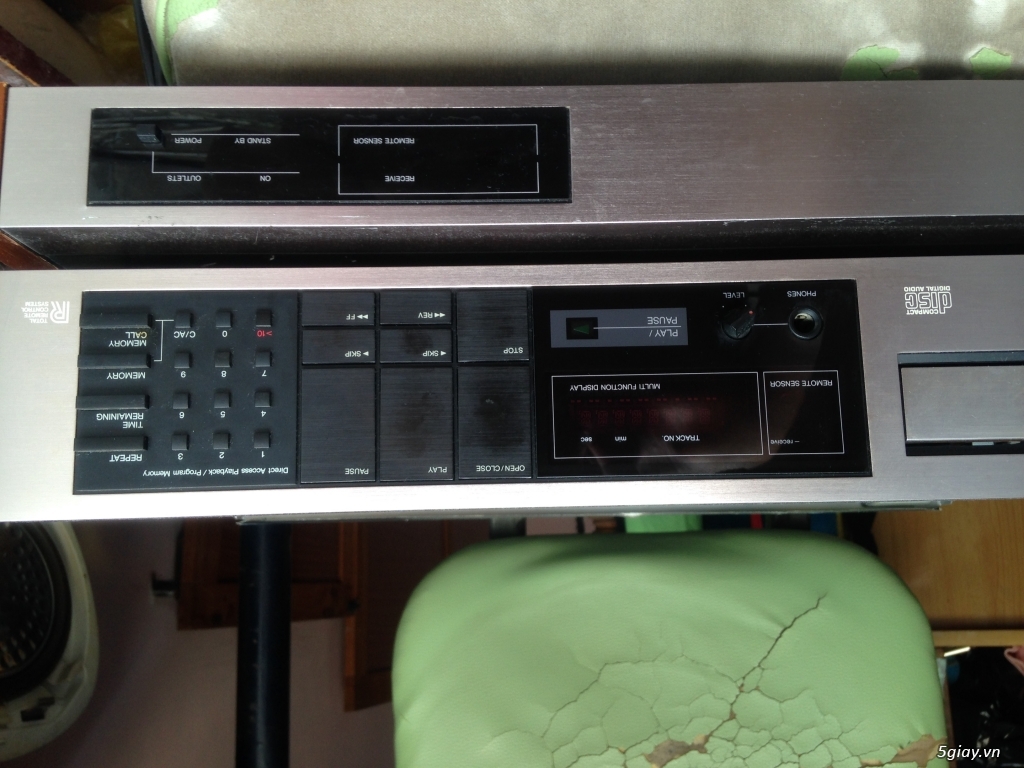 Kyocera DA-610 CX compact disc player & KyoceraRC-101 remote center - 3