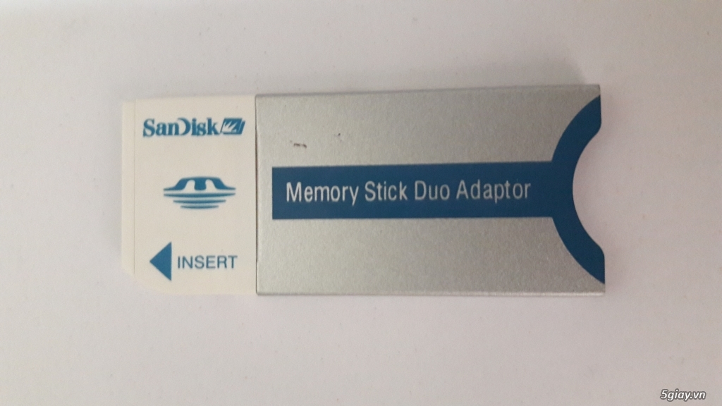 Q5, tặng adapter memory stick duo