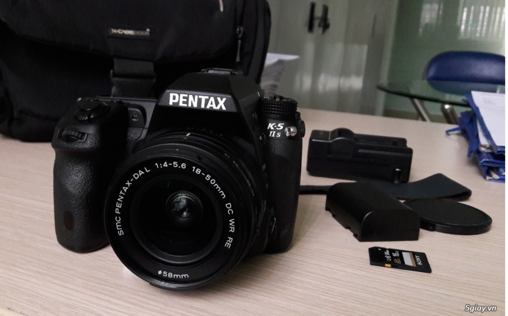 Body Pentax K5 IIs, Lens 18-50 DC WR RE. New 98%