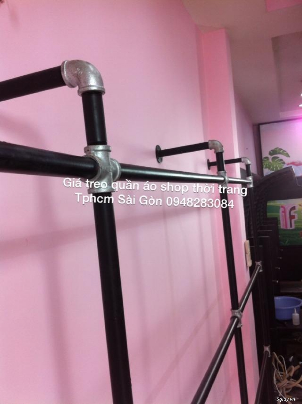 Sào Treo Quần áo shop - ống nước sắt - Thiết kế lắp đặt Tphcm Sài Gòn - 1
