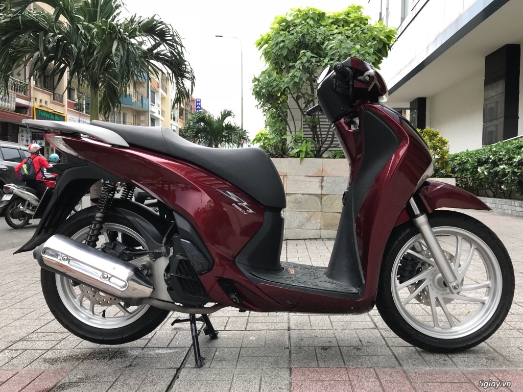 Honda SH 150i đỏ bạc sáng tài lộc - 1
