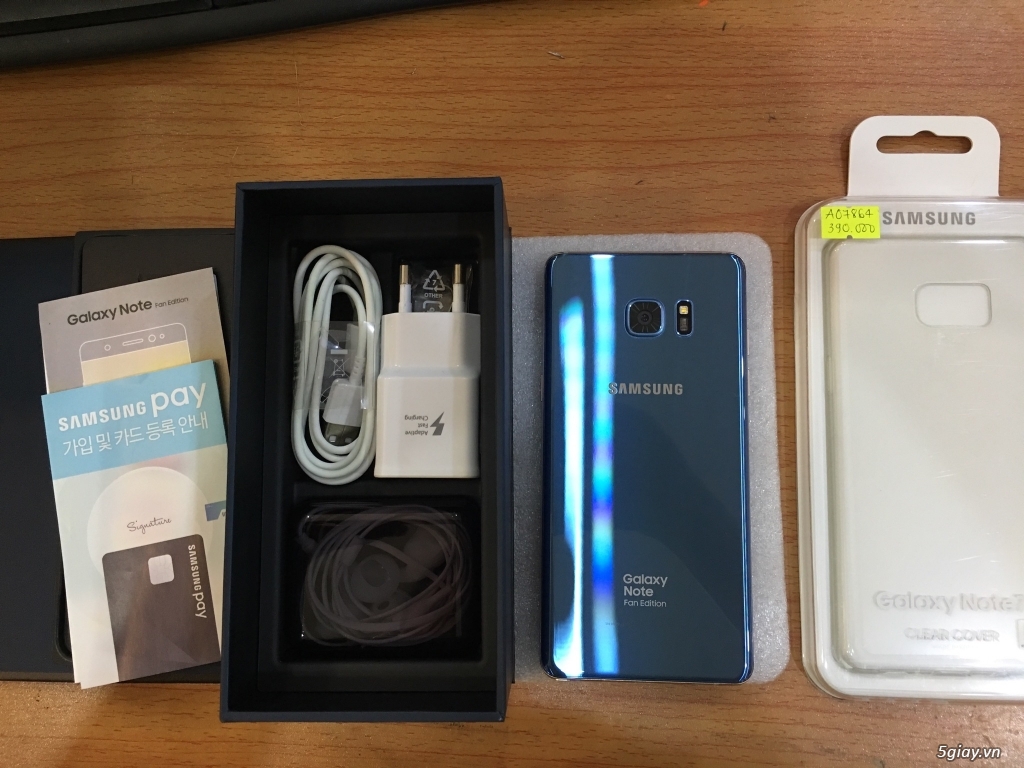 Cần bán Samsung Galaxy Note FE (Fan Edition) màu Xanh san hô - 2