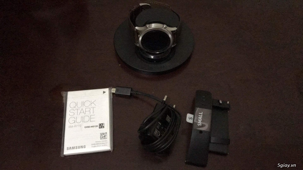 Cần thanh lý Samsung Gear S3 Classic fullbox màu bác, như mới