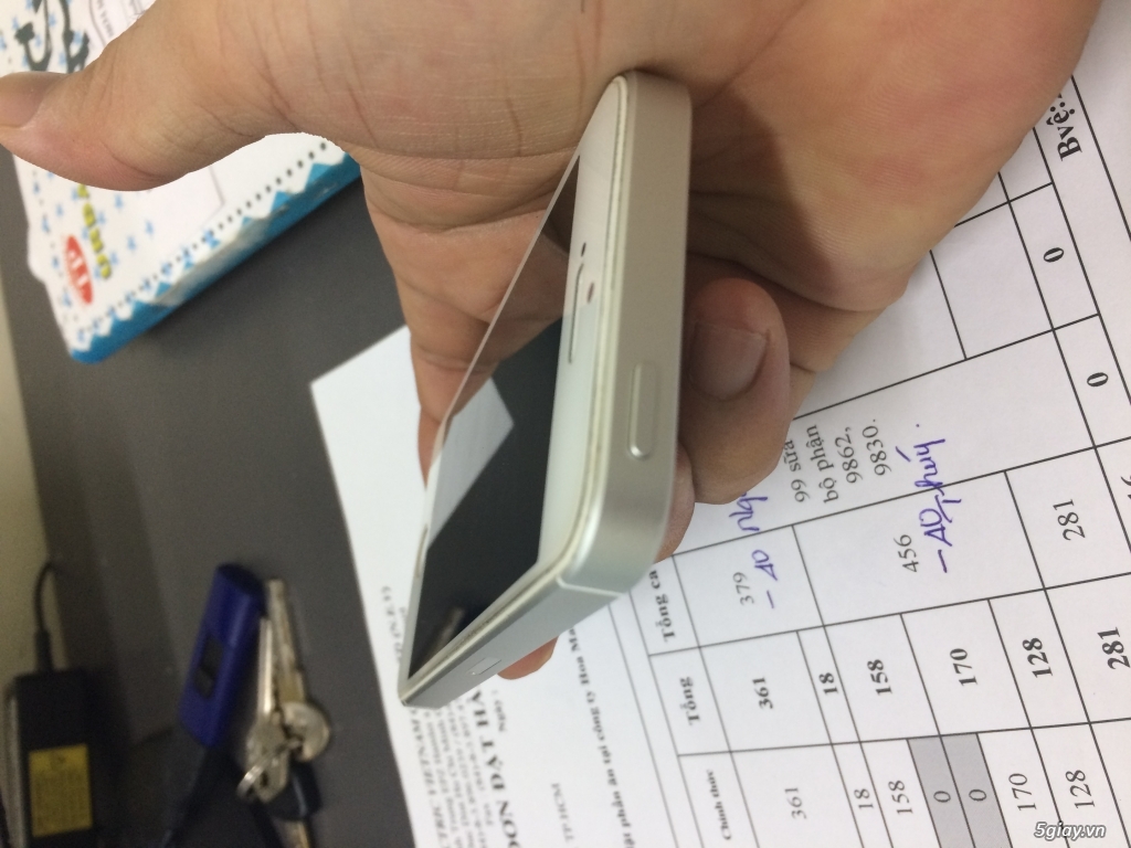 Iphone SE silver 16g quốc tế. - 2