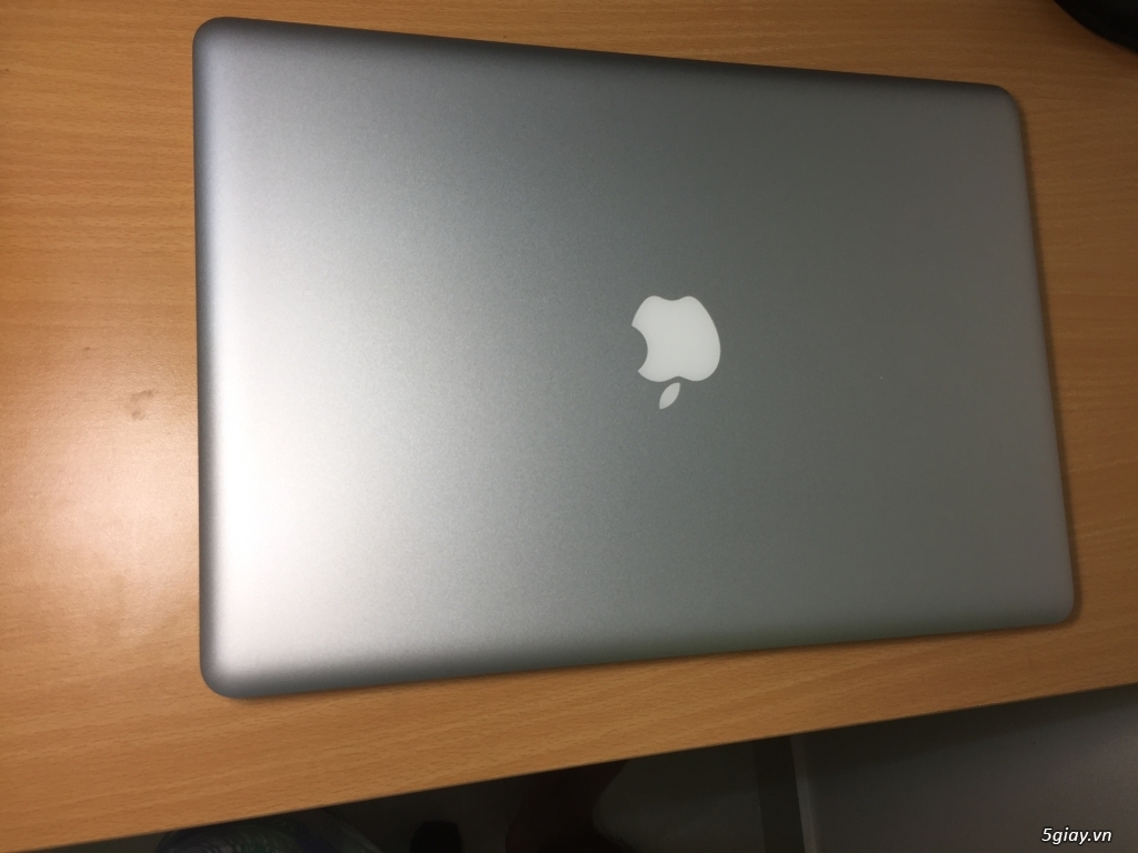 Macbook Pro 2011 15 inch, CPU i7 quad core 2.0ghz, ram 8gb, ssd 240gb - 2