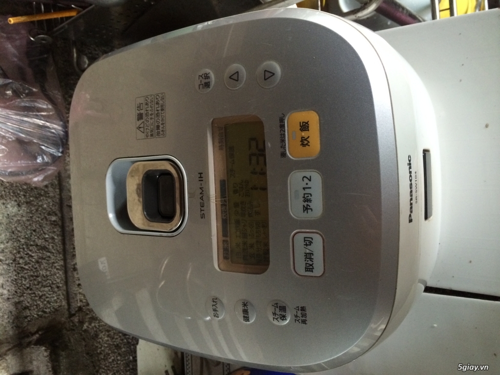 Nồi cơm Panasonic 1l có cốc nước