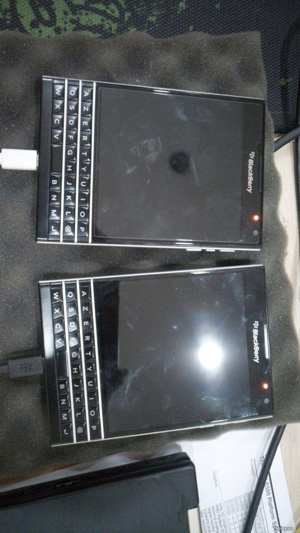 Blackberry Passport (2 black, 1 sliver edition) - 3