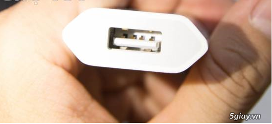 Mình dư mấy cục sạc cũ Iphone bóc máy. Bạn nào cần mình để lại cho. Có - 2