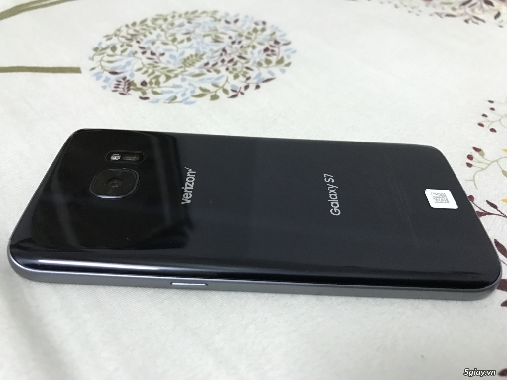 Cần bán Sam sung Galaxy S7 mau đen 4,6tr - 2