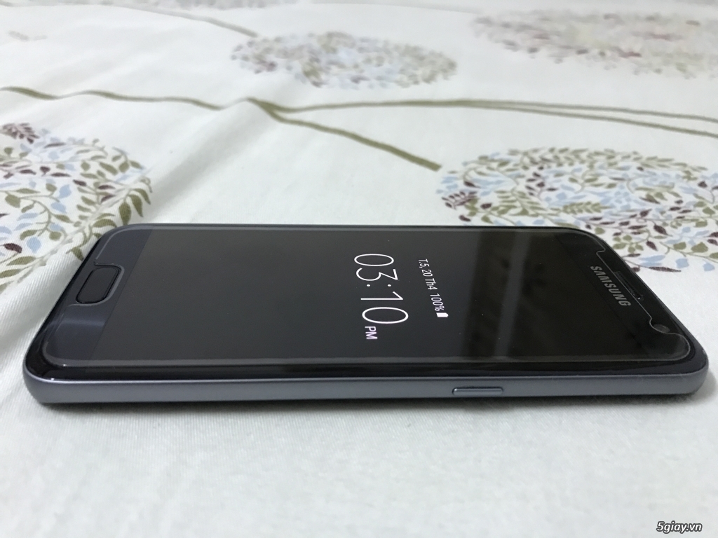 Cần bán Sam sung Galaxy S7 mau đen 4,6tr