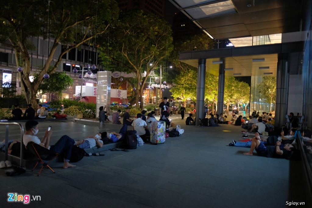 Anh em 5giay có ai xếp hàng mua iPhone X không ?