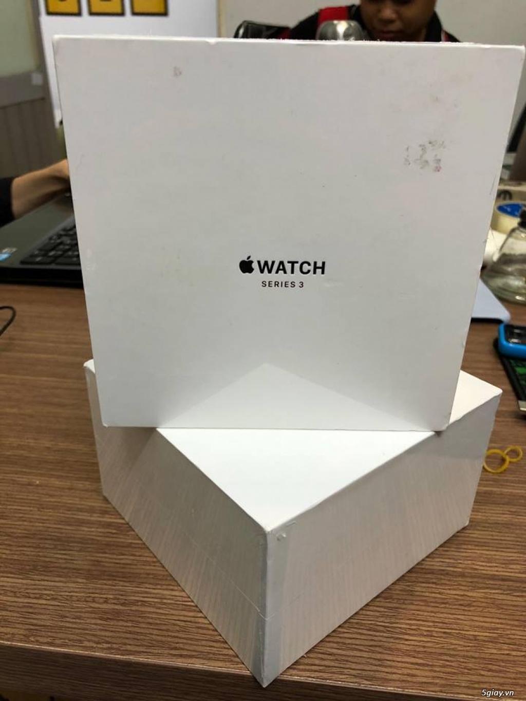 Apple watch seri 3 Mỹ màu đen 42mm (GPS& 4G) new full box chưa active - 3