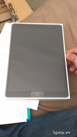 Cần bán gấp: iPad Pro 10.5'' wifi 4G 256GB màu Bạc(Silver) mới 99%